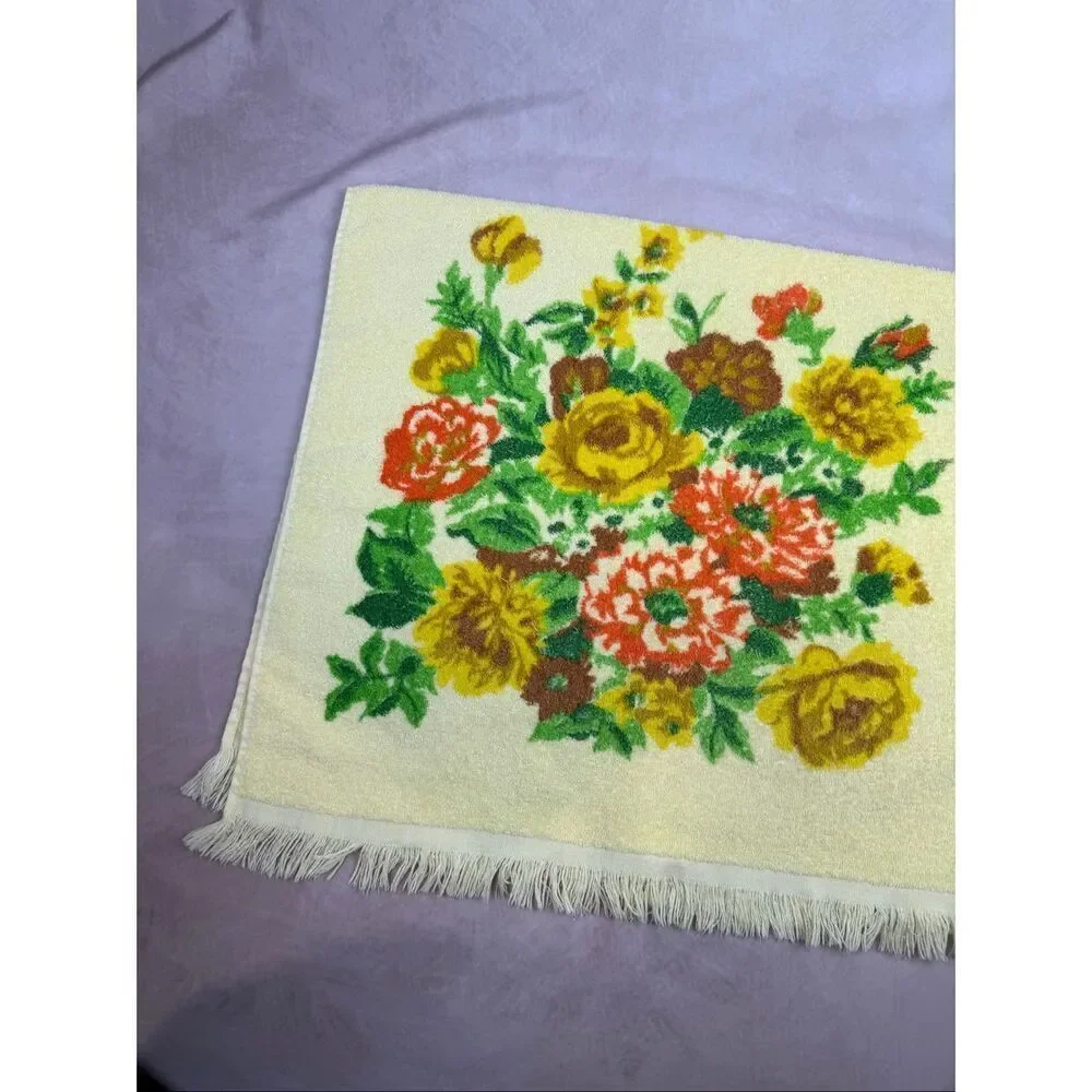 Vintage Flower Power Bath Towel 1970s Yellow 21x40”